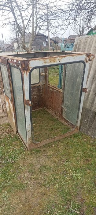 Кабіна до комбайнів або трактора