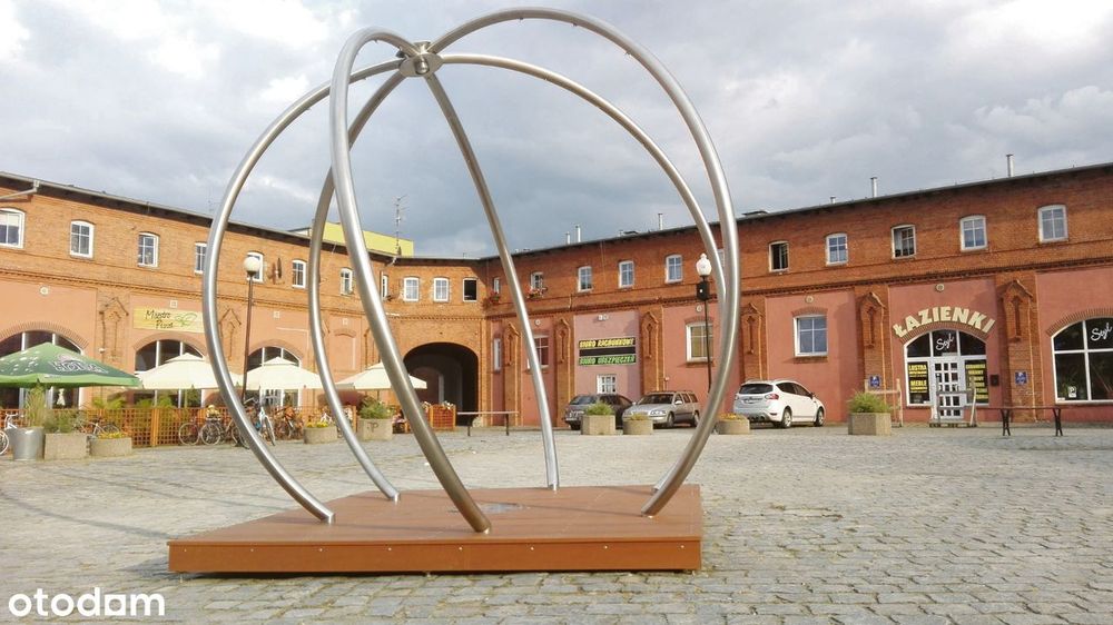 Wynajmę lokal z WITRYNĄ i PARKINGIEM przy ul Młyńskiej - 100m²