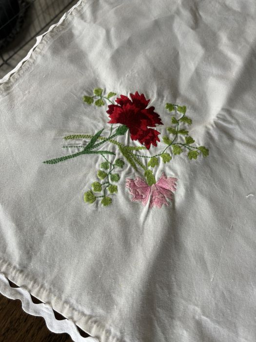 Toalha de mesa com bordado 120x98