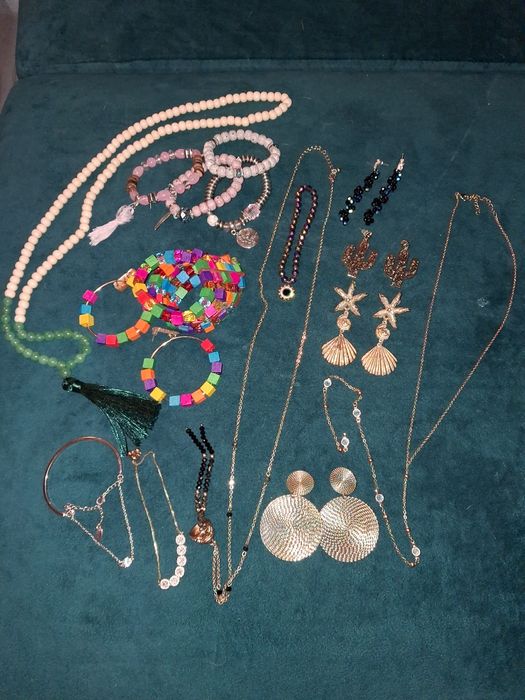 Duży zestaw bizuterii