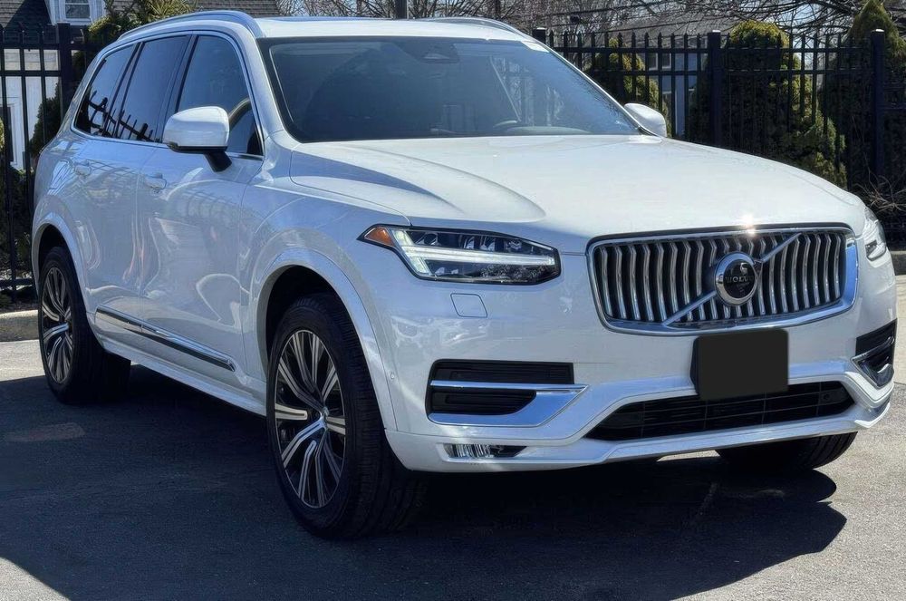 Volvo XC90      2022