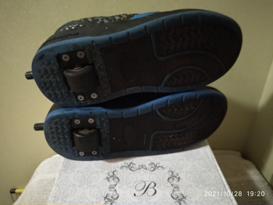 Детские кроссовки с роликами