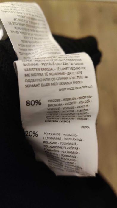 Czarny, długi sweter męski marki Reserved