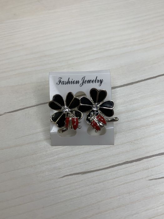 Сережки з бужутерії