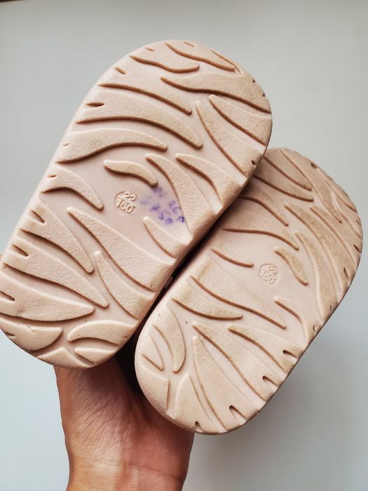 Зимове взуття для дівчинки