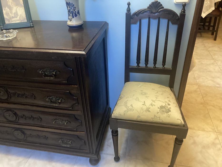 Mobília de quarto antiga com roupeiro 1