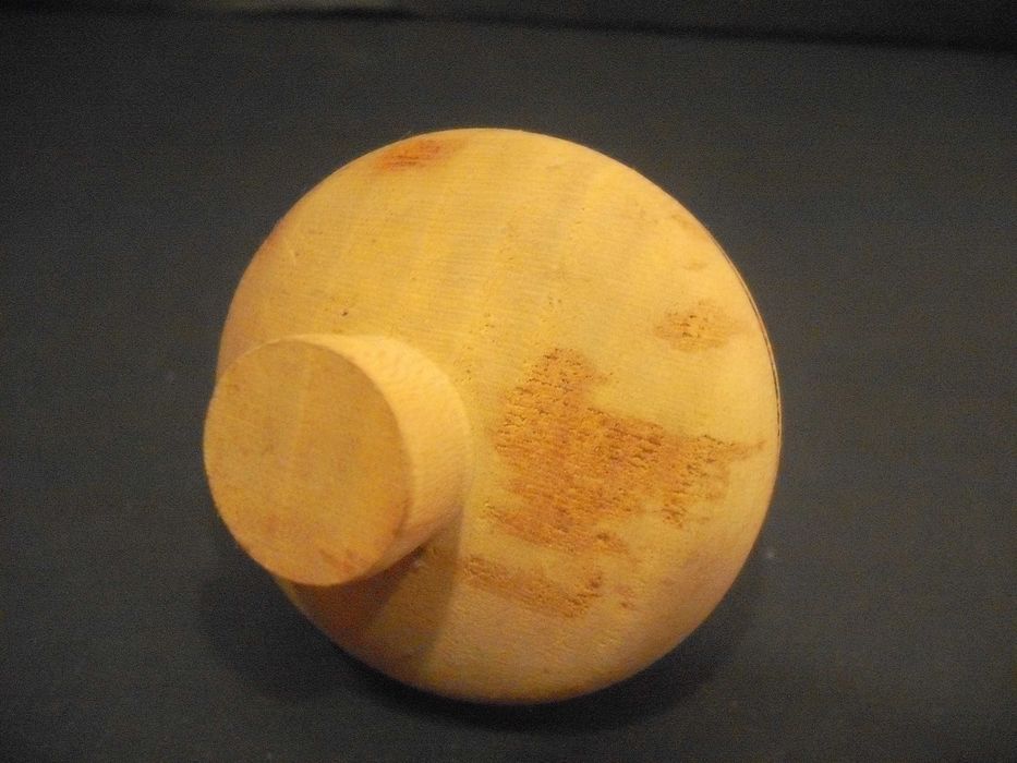 Pião antigo em madeira - brincado - anos 50/60