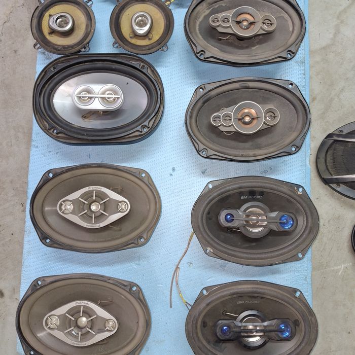 Овалы динамики колонки акустика на авто