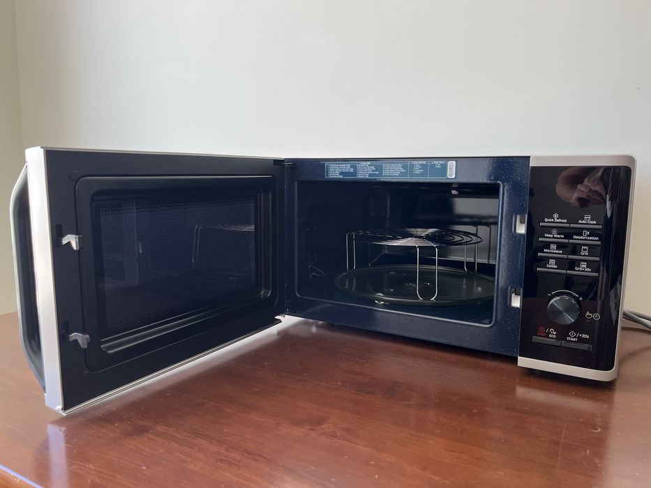 Micro-ondas com Grill Samsung 1250W 23 Litros Inox