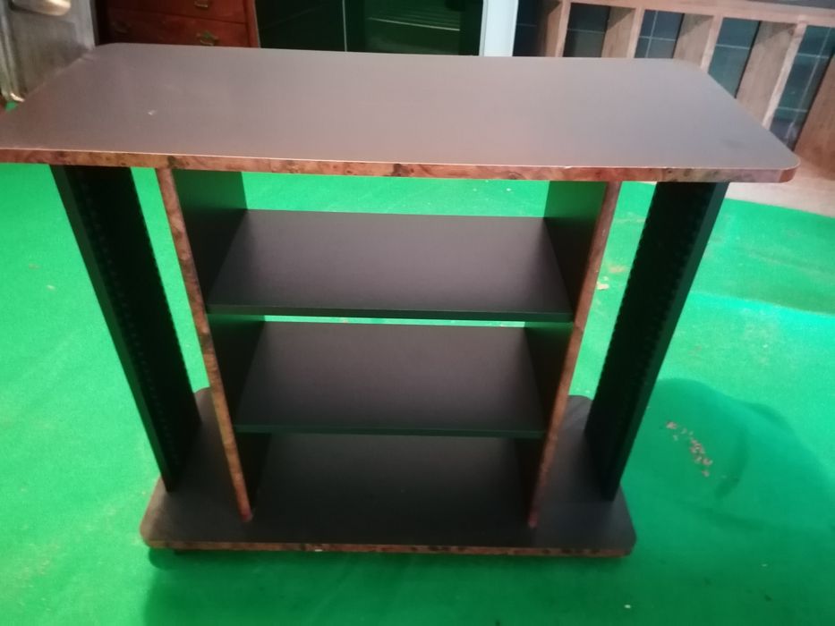 Estante para suporte de livros e CD's
