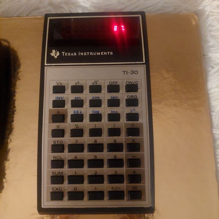 Calculadora antiga Texas Instrument TI-30 , fabricada nos USA.