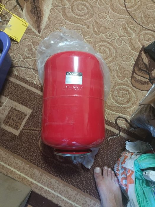 Продам расширительный бак на 24л.