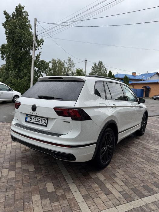Volkswagen Tiguan  SE R-Line