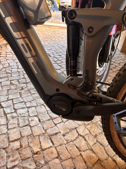 Bicicleta elétrica CUBE Stereo Hybrid 160 HPC Race – como nova!