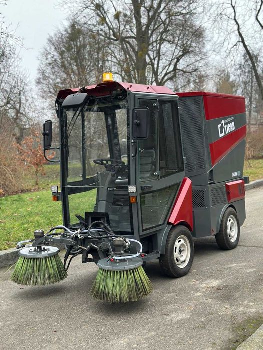 Uniwersalna Maszyna/ Zamiatarka TICAB UM-130