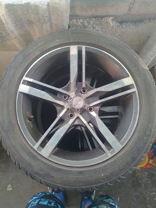 Продам титановые диски+ резина