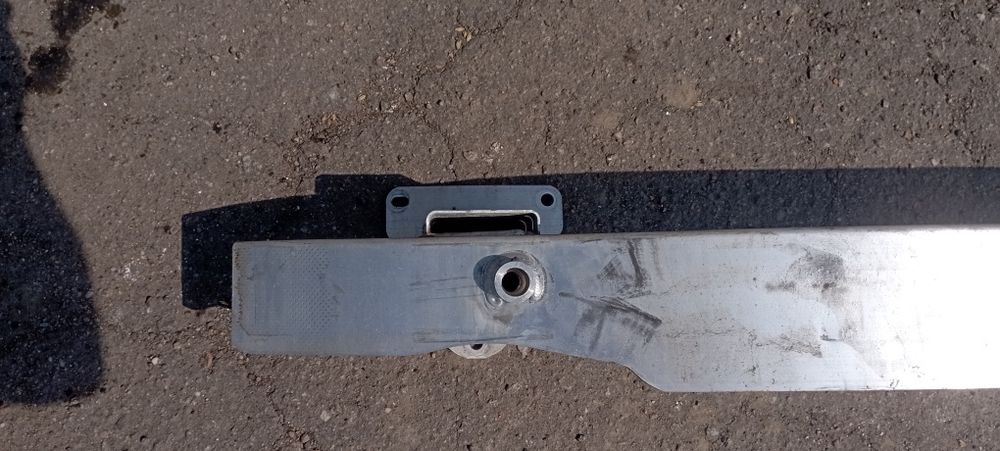 Підсилювач заднього бампера Jeep