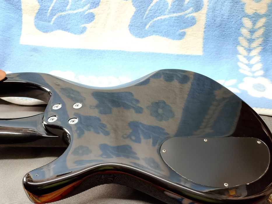 Gitara basowa Dean 5