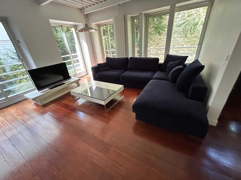 Sofá BoConcept em veludo azul noite