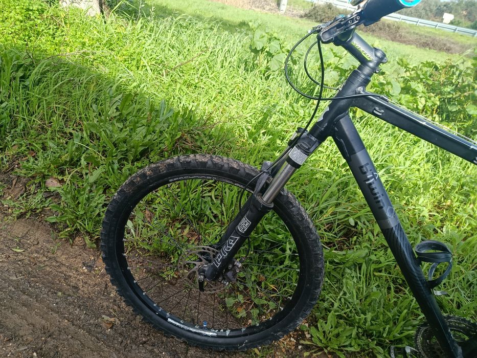 B'Twin Rockrider 8.1 - Suspensão RockShox - Pneus Novos