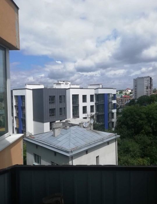 Продаж дворівневої 3 кім на вул. Лисенка з незавершеним ремонтом