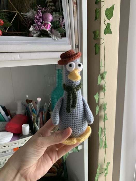 Maskotka amigurumi Gęś w kapeluszu