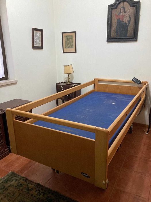 Cama articulada elétrica com oferta de colchão antiescaras
