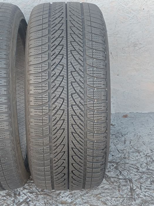 225/40R18 92V Goodyear Ultragrip 8  Performance  MO