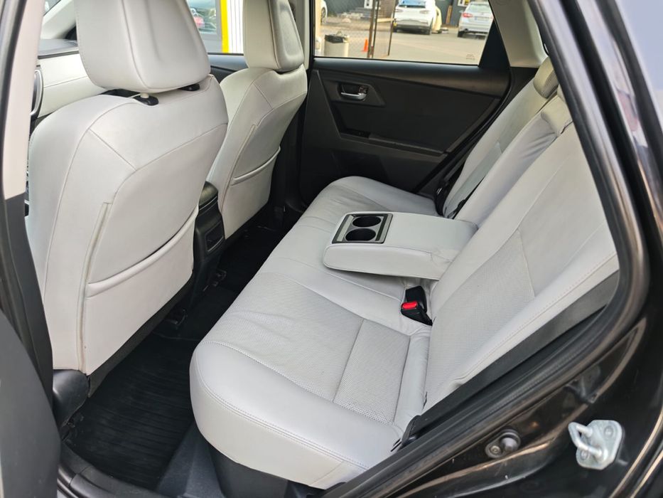 TOYOTA AURIS HYBRID 1,8 бенз+електро  2014