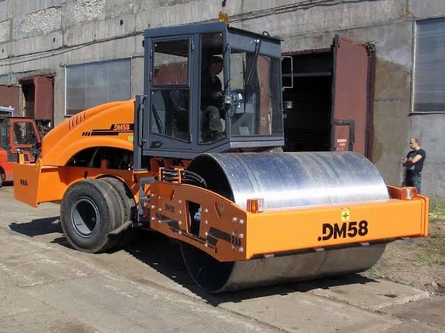 Аренда  полноповоротный экскаватор JCB автогрейдер  грейдер, каток,