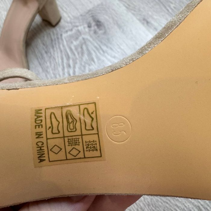 Бежеві туфлі на підборах 39р з відкритим передом