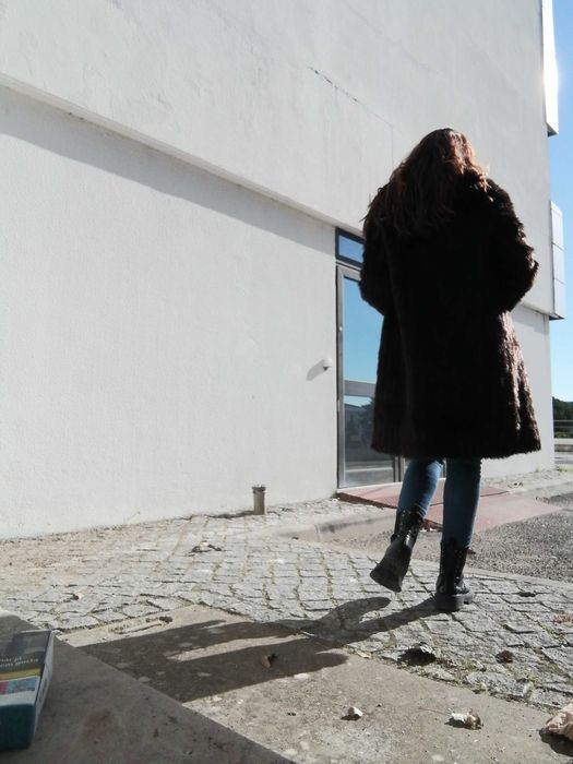 Casaco Comprido de pelo castanho escuro