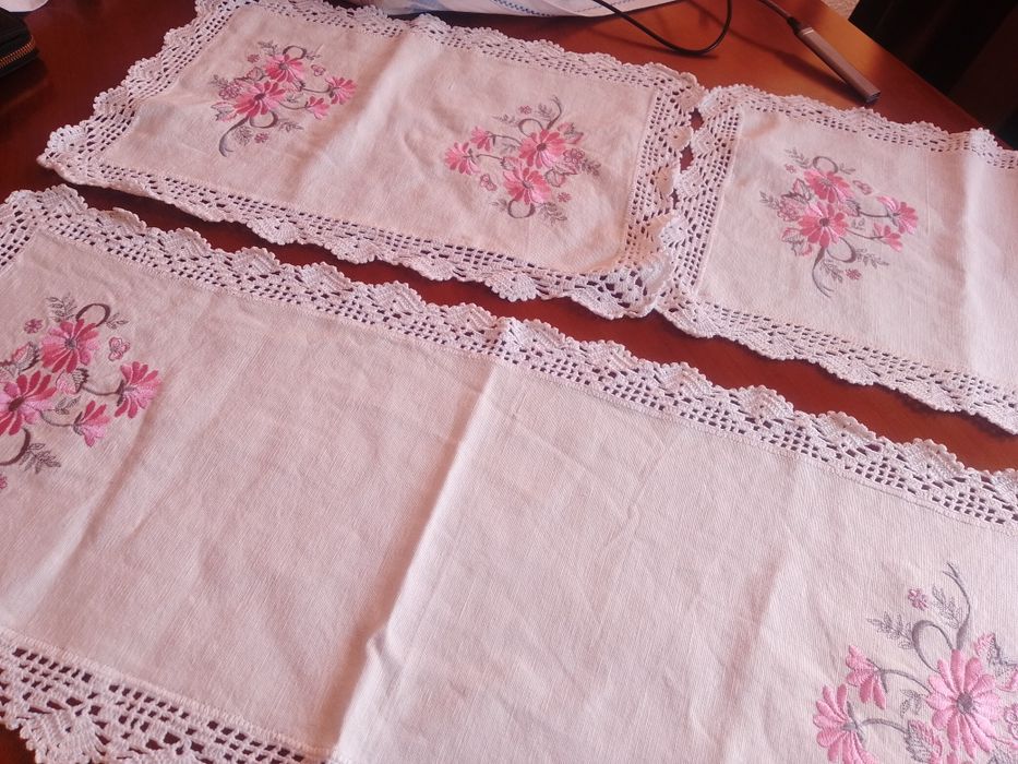 Pano de linho e crochet