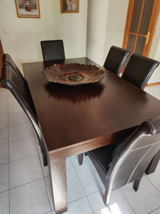 Conjunto Mesa de Jantar + 6 cadeiras + Aparador