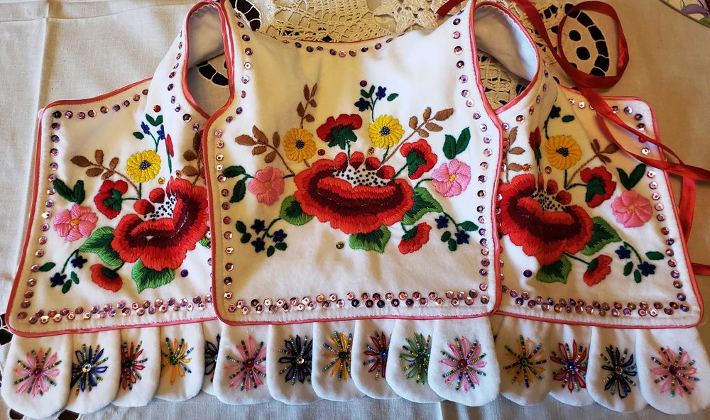 Biały gorset krakowski dziecięcy