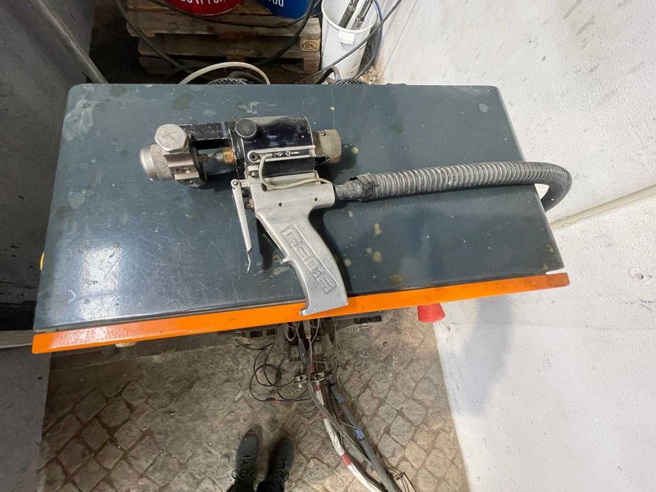 Máquina para projeção de poliureia e espuma de poliuretano