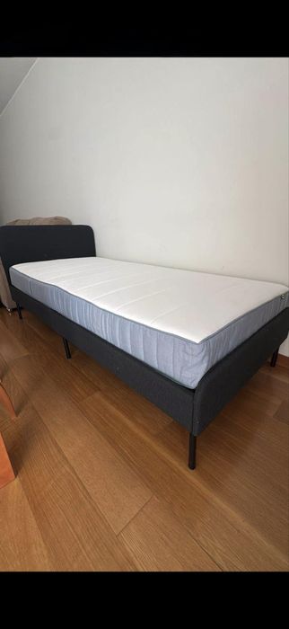 Cama de solteiro semi nova  com colchao