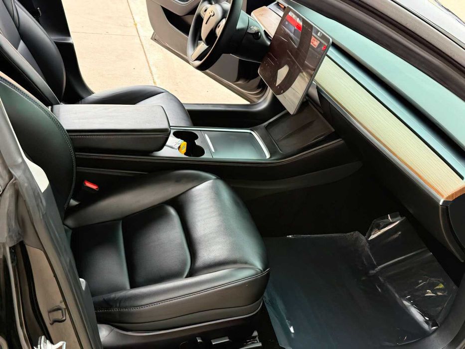Tesla Model 3 Long Range      2022