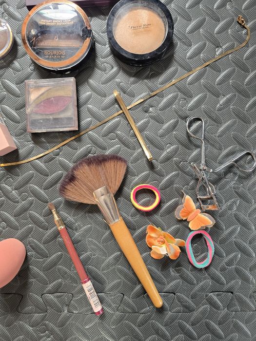 Kosmetyki widoczne na zdjeciu