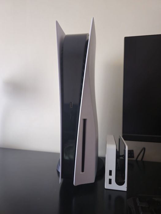 Playstation 5 (c leitor de disco) + God of War + God of War : Ragnarok
