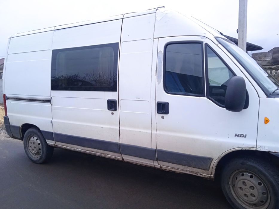 Надаю послуги вантажних перевезень