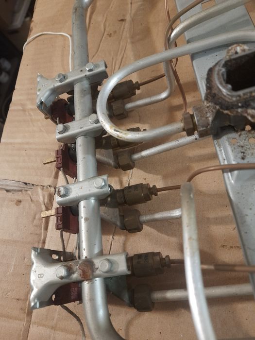 Крани на газові конфорки до плити Бош