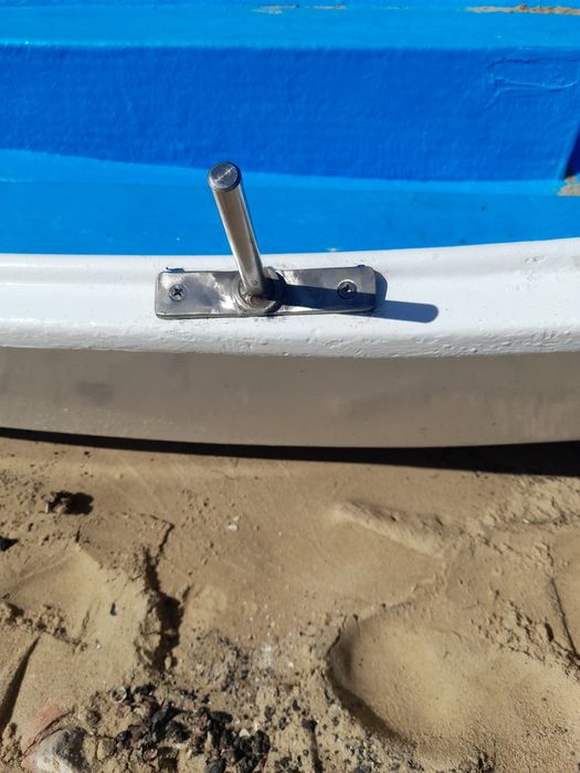 Barco auxiliar com remos