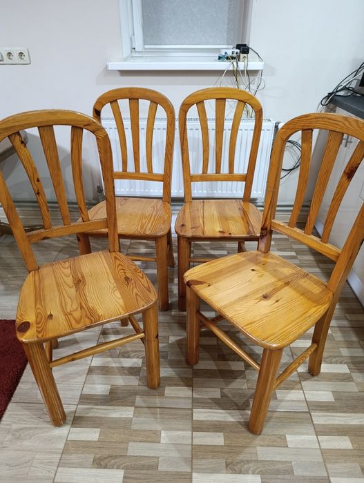 Дерев'яне крісло( обідній стілець)