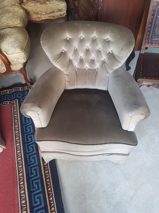 Terno se sofás com capitone