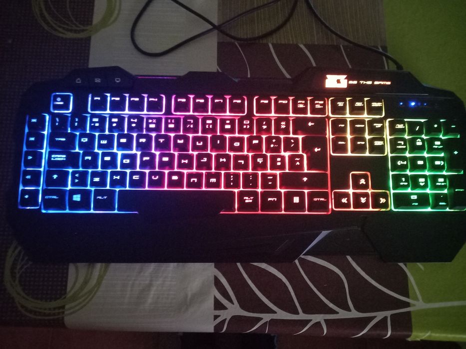 Teclado gamer novo usado poucas vezes