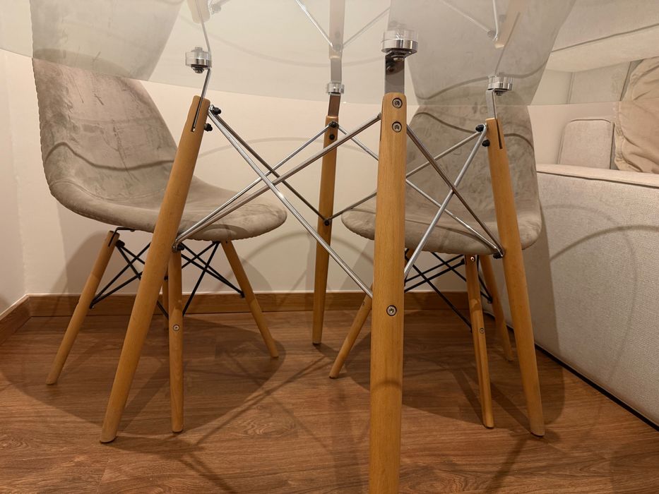 Conjunto mesa e cadeiras