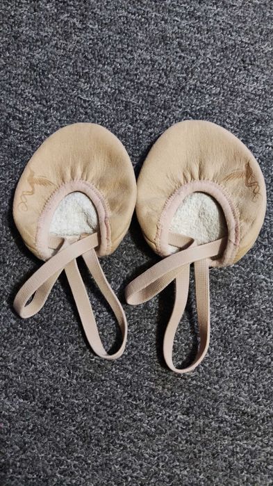 Взуття та речі для танців