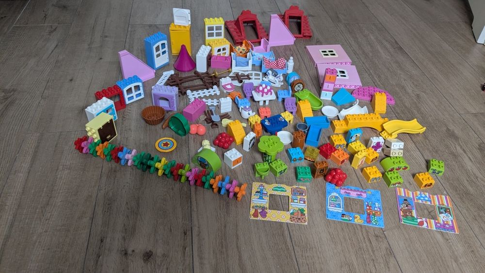 MEGA zestaw domek i wyposażenie LEGO Duplo (meble, okna, zjeżdżalnia, nadruki)