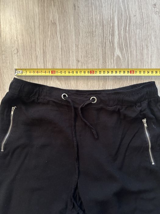 Czarne przewiewne spodnie